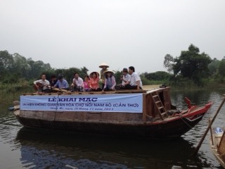 Southern delta’s floating market in Hanoi - ảnh 1